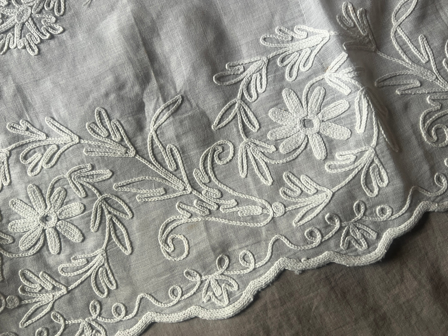 ★コルネリー刺繍飾り布