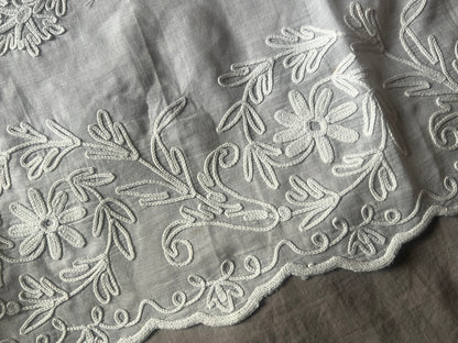 ★コルネリー刺繍飾り布