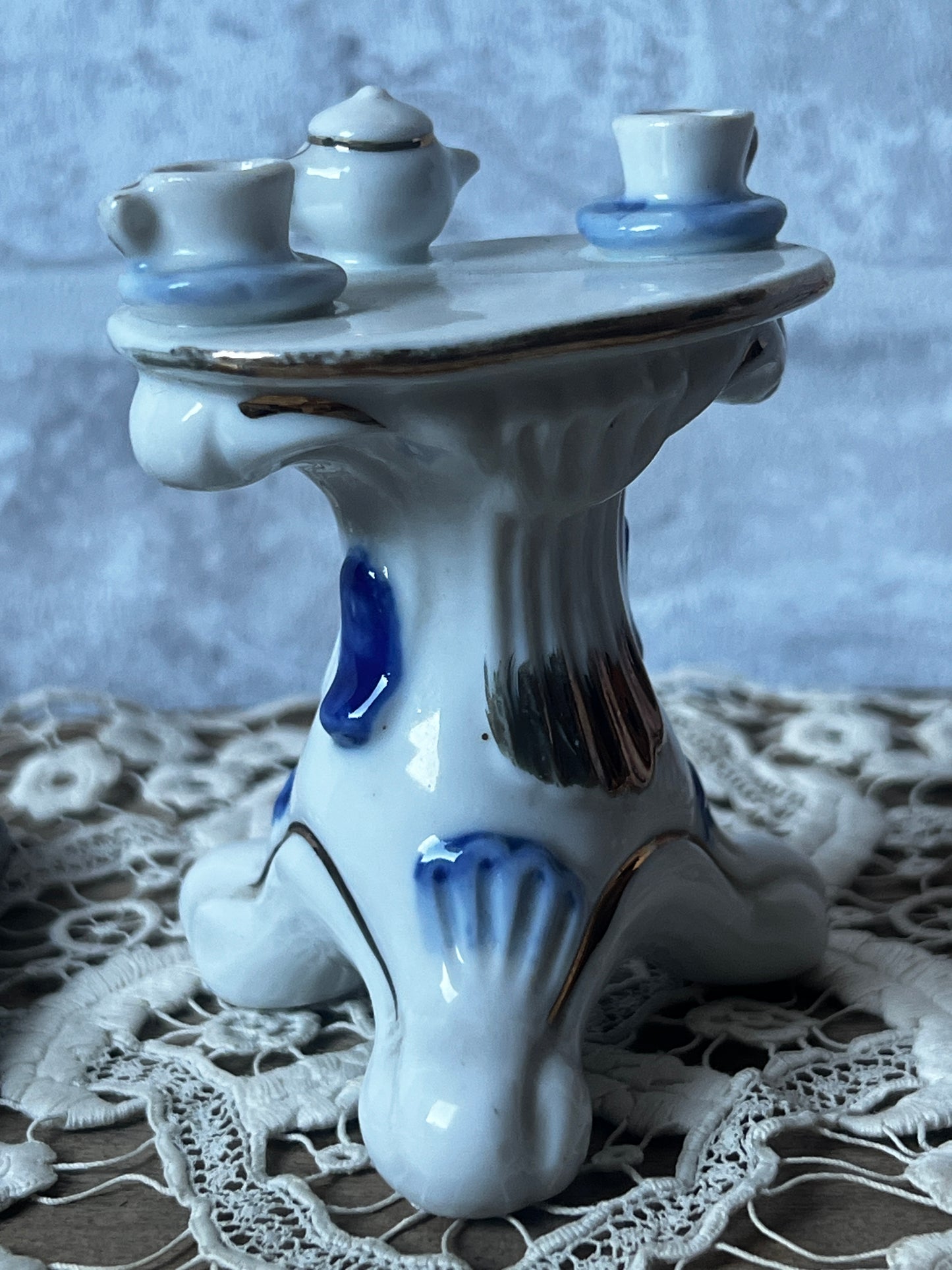 ★磁器製ミニチュアテーブル