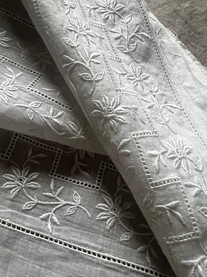 ★白刺繍トリム