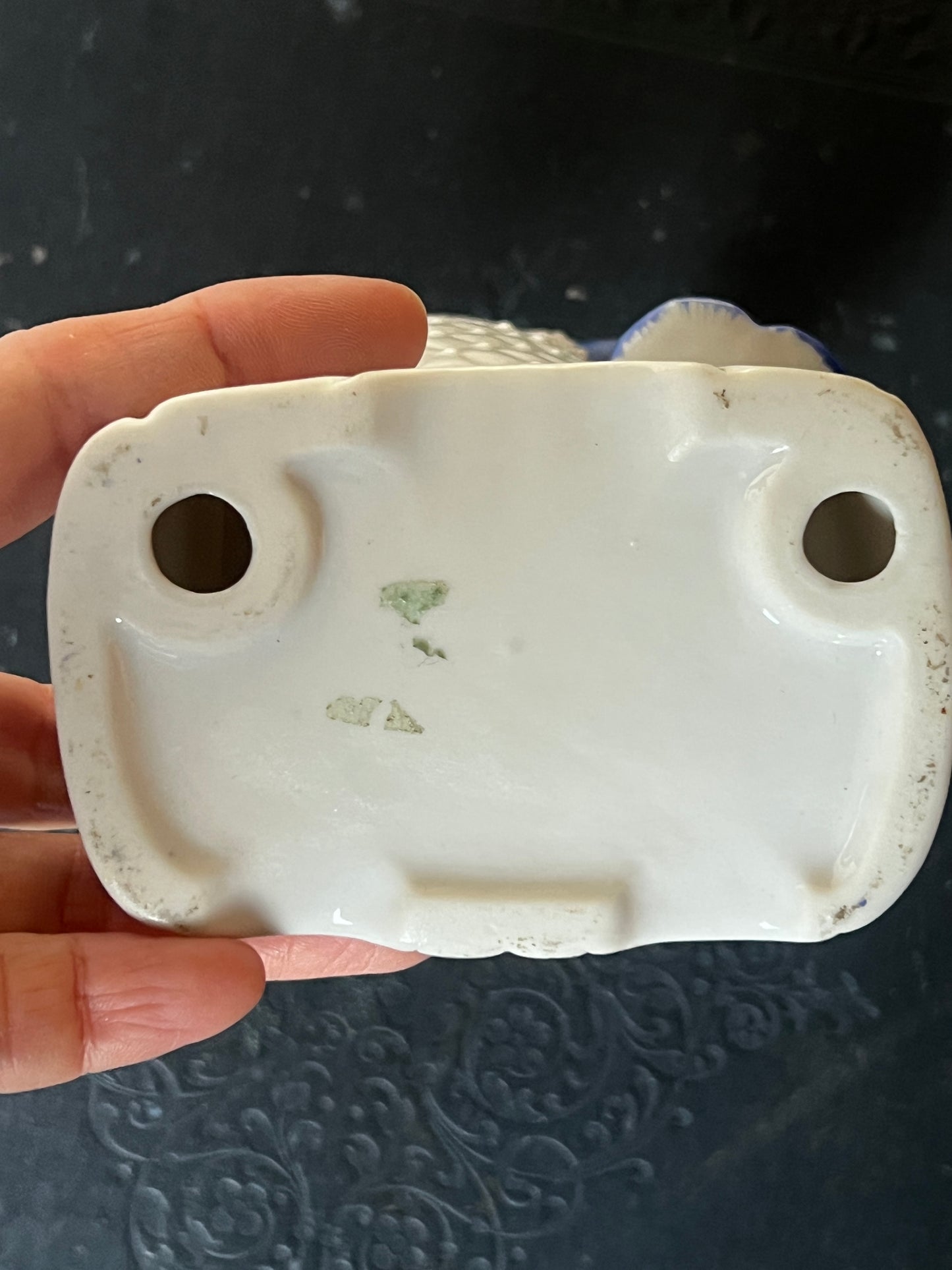 レース装飾磁器フィギュリン (ロココスタイル)