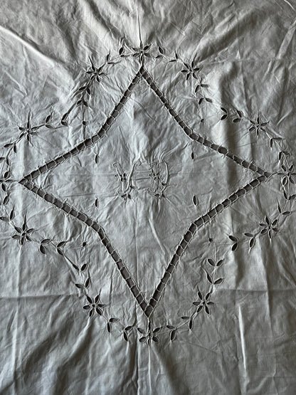 カットワーク刺繍クロス