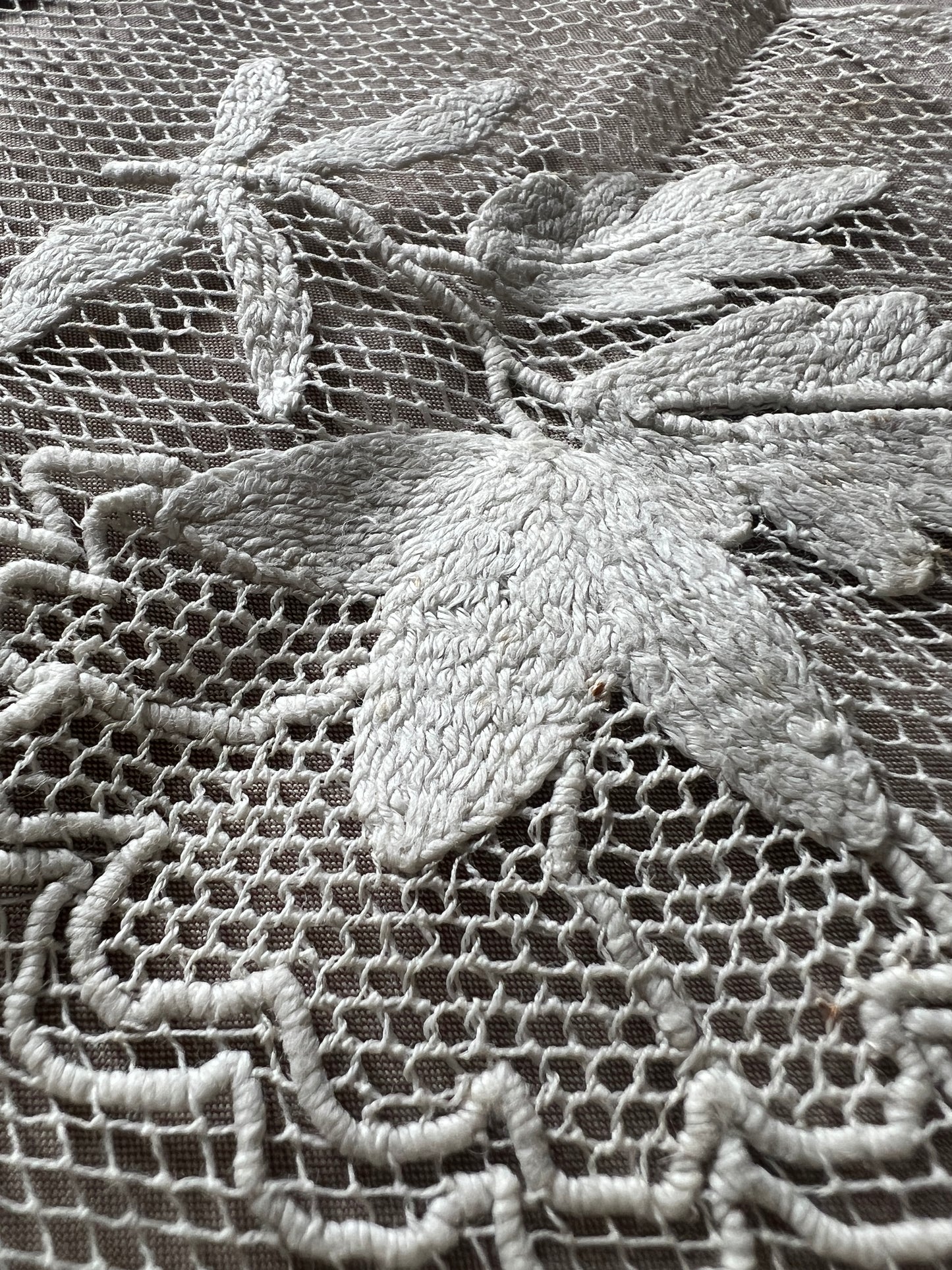 チュール刺繍レース