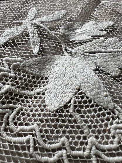 チュール刺繍レース