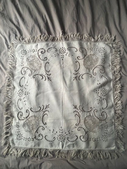 ★刺繍とレースの正方形クロス