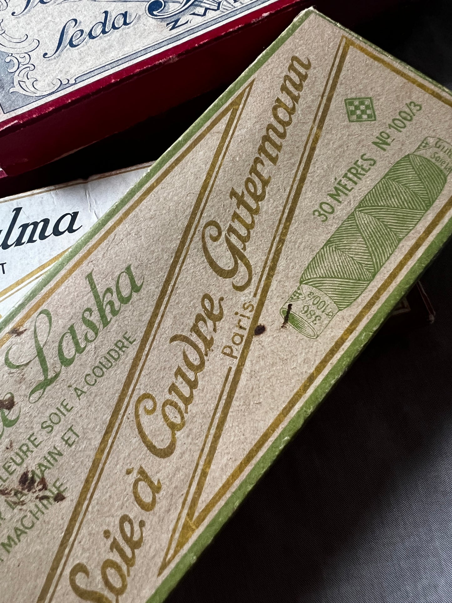 紙箱入り糸セット