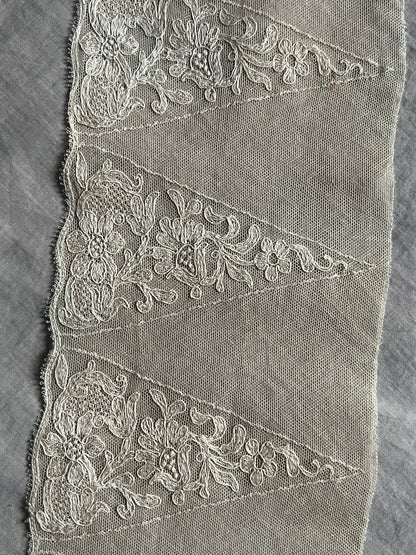 チュール刺繍レース