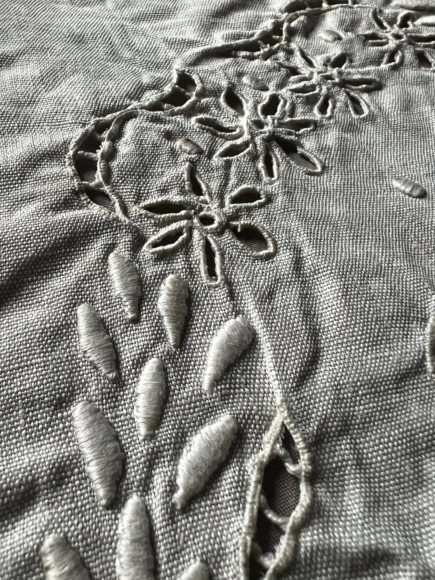 白刺繍クロス飾り布