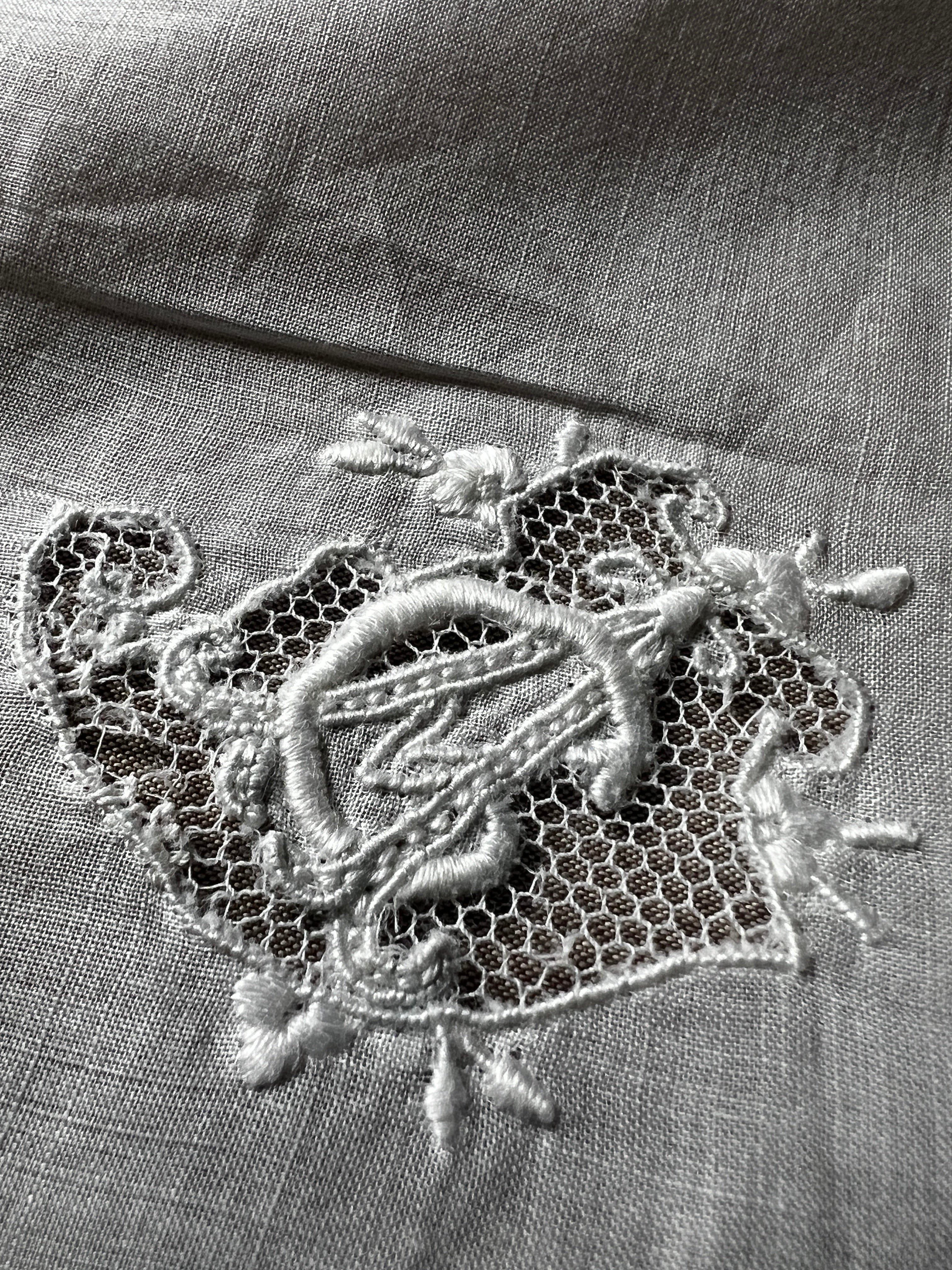 レースと刺繍のハンカチ – France Antique 銀色アンティーク