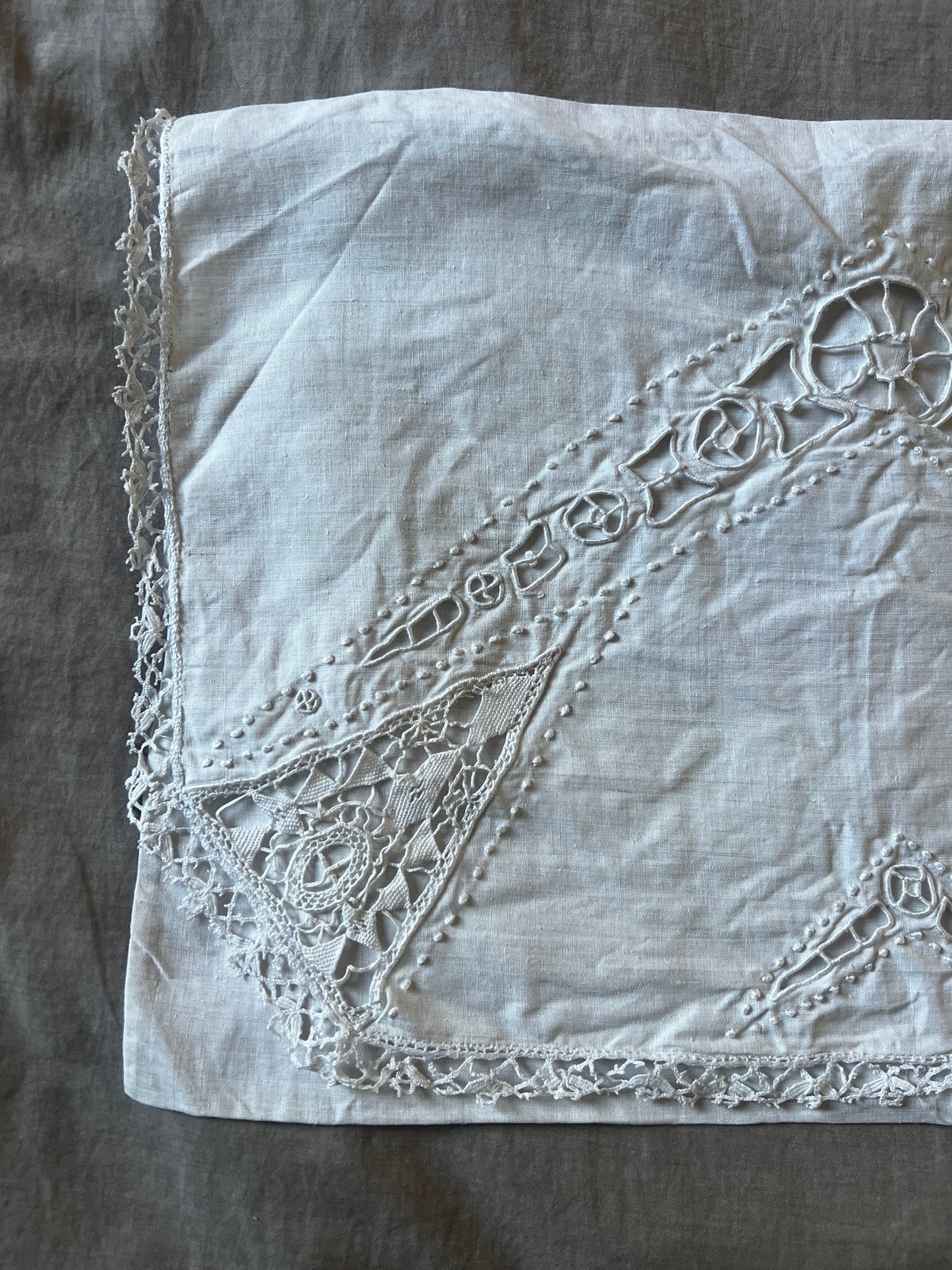 刺繍とレースのランジェリーサック