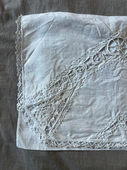 刺繍とレースのランジェリーサック