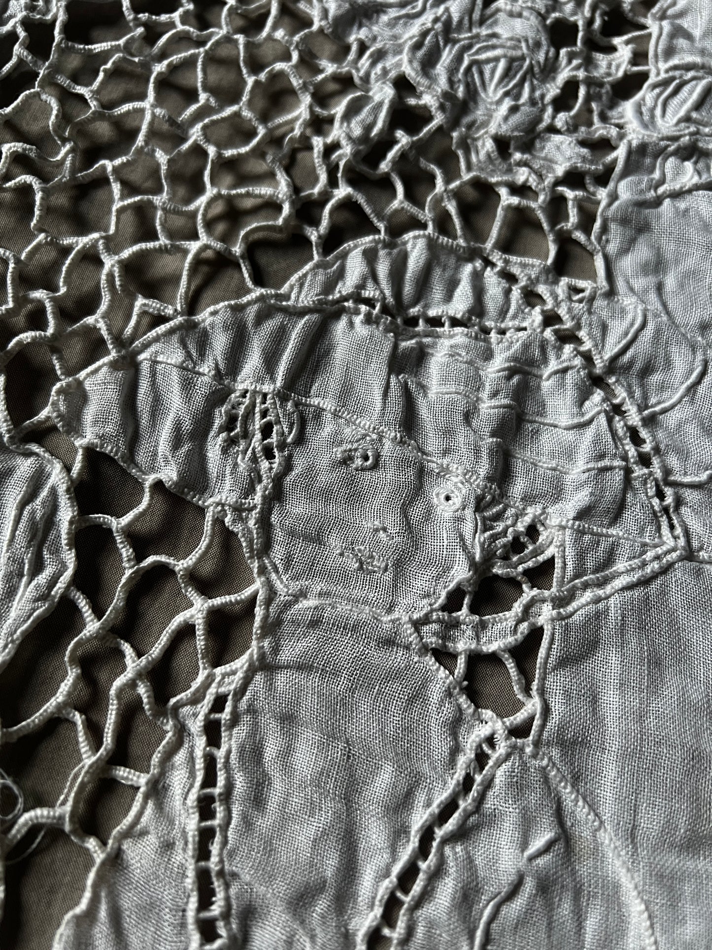 カットワークピクチャー刺繍端布