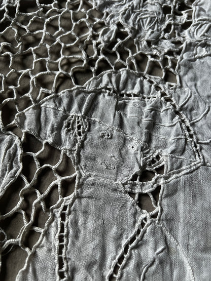 カットワークピクチャー刺繍端布