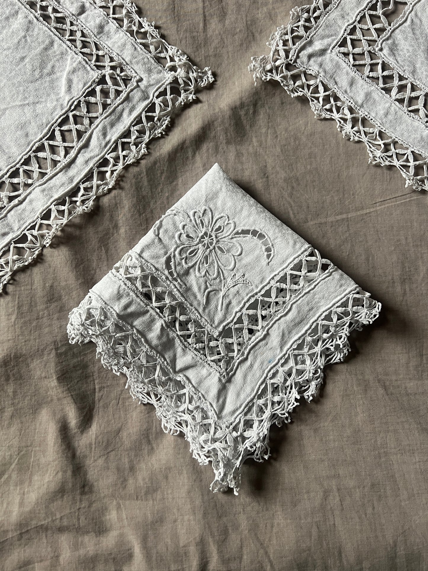 刺繍とレースのクロスセット