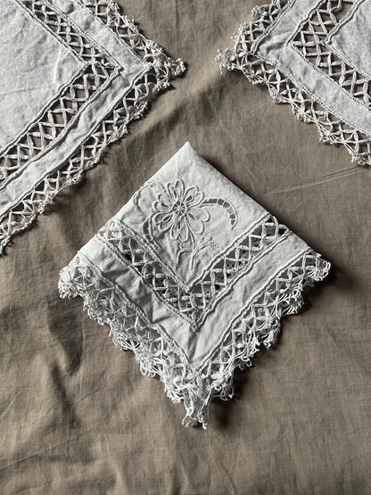 刺繍とレースのクロスセット