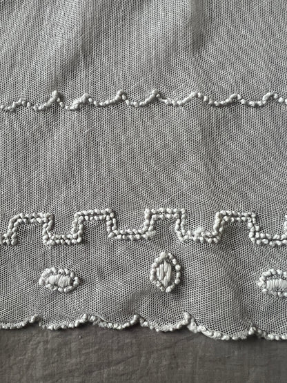 チュール刺繍レース