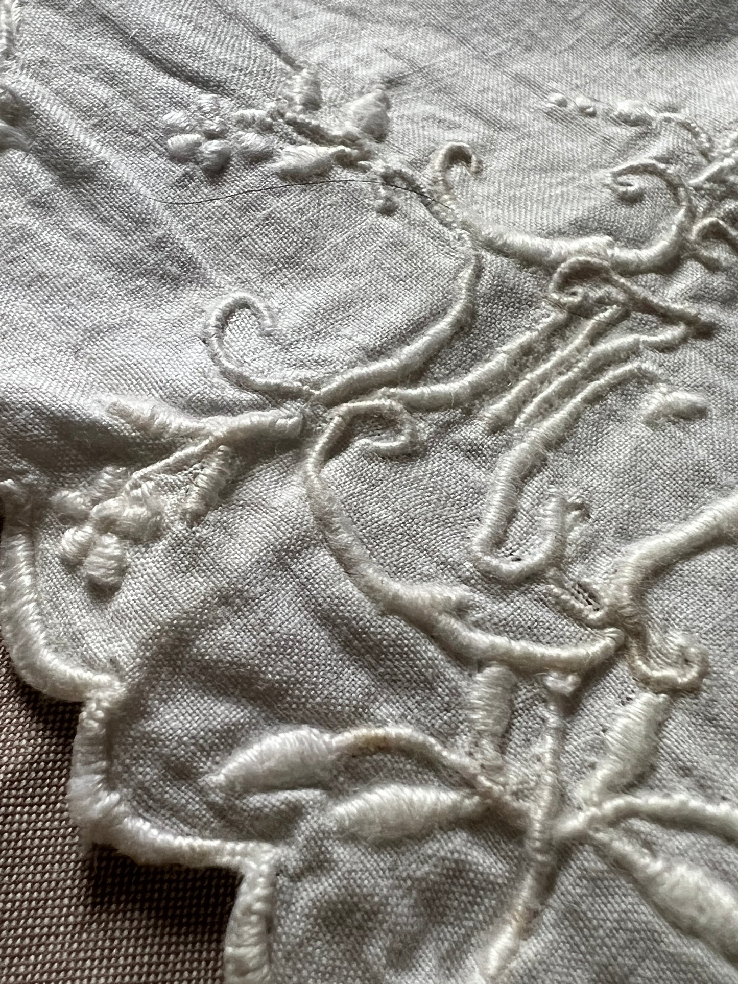 レースと刺繍のハンカチ