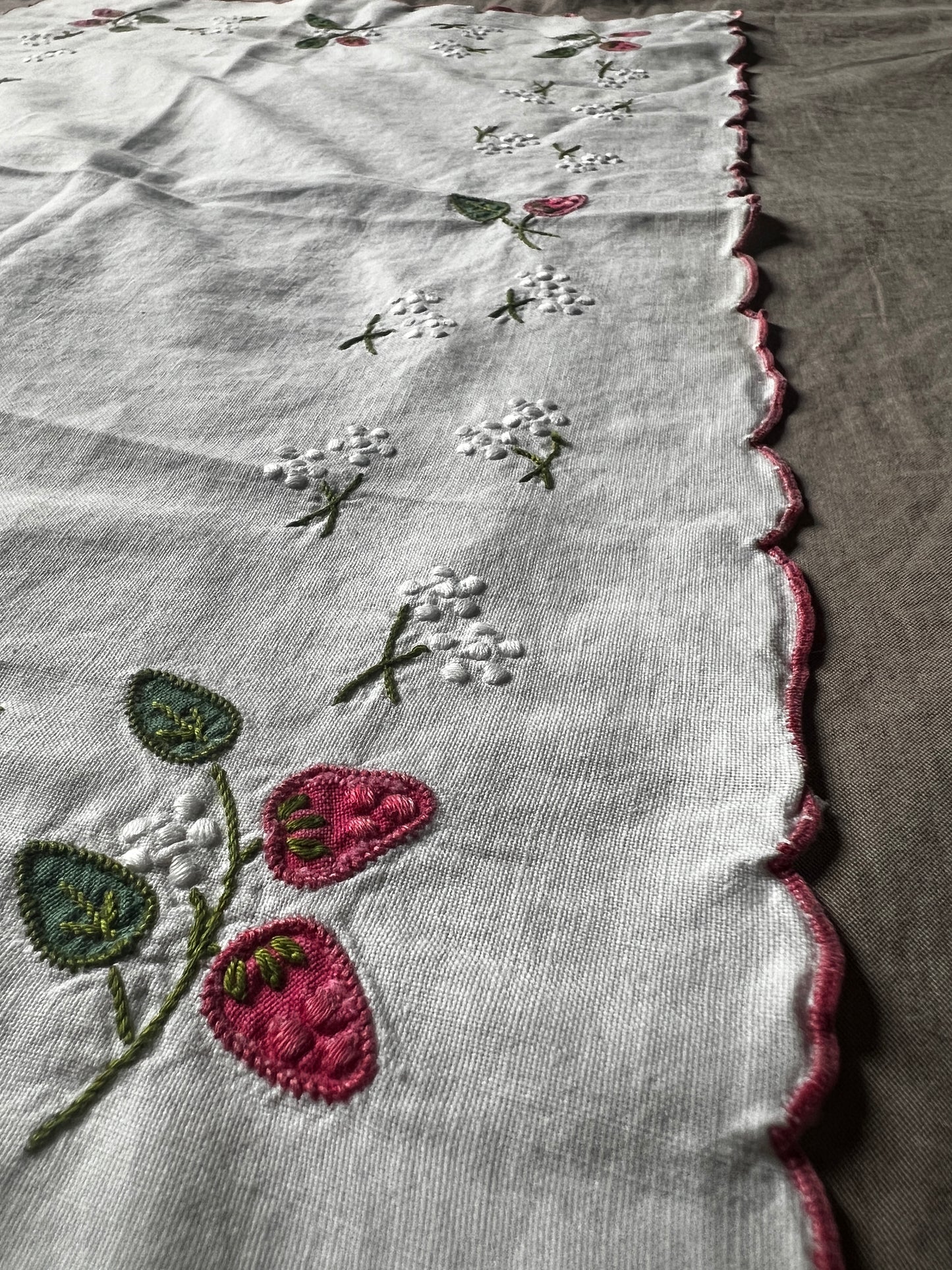 刺繍クロス(いちご)