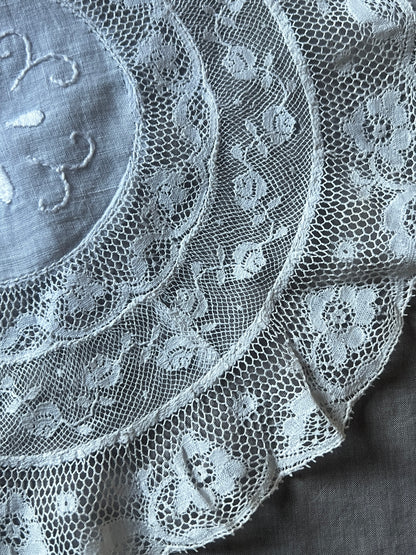 アンティークレースドイリー