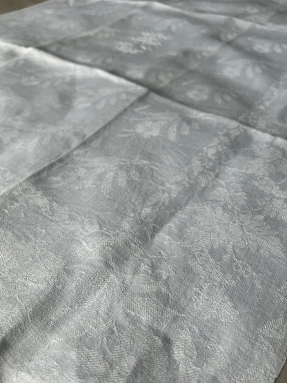 モノグラム刺繍ダマスク布