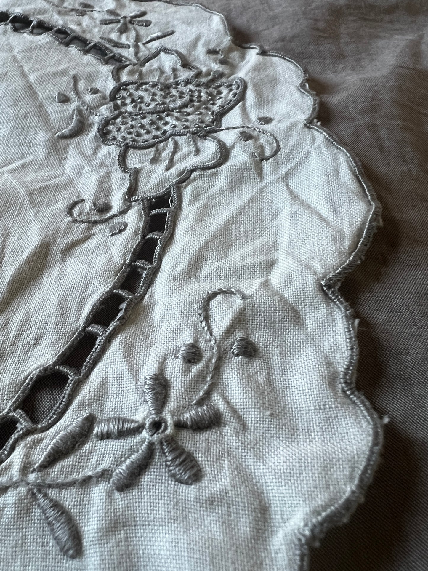 マデイラ刺繍ドイリー