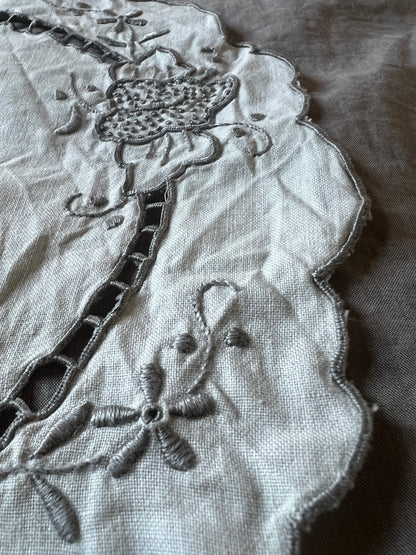 マデイラ刺繍ドイリー