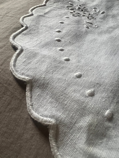 ★白刺繍ドイリー