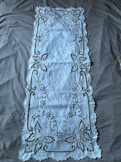 カットワーク刺繍クロス