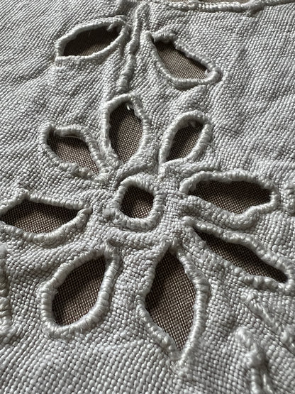 カットワーク刺繍テーブルセンター