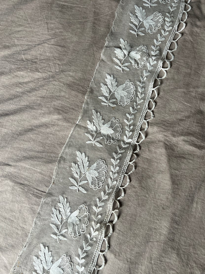 チュール刺繍レース
