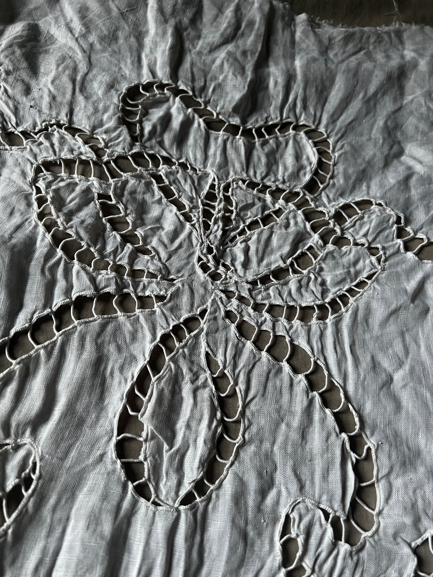 カットワークピクチャー刺繍端布