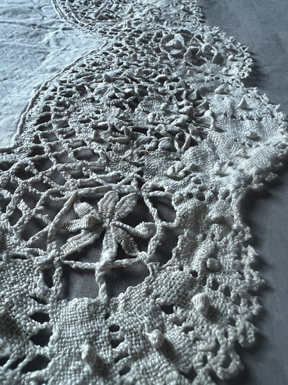 ボビンレースの円形クロス