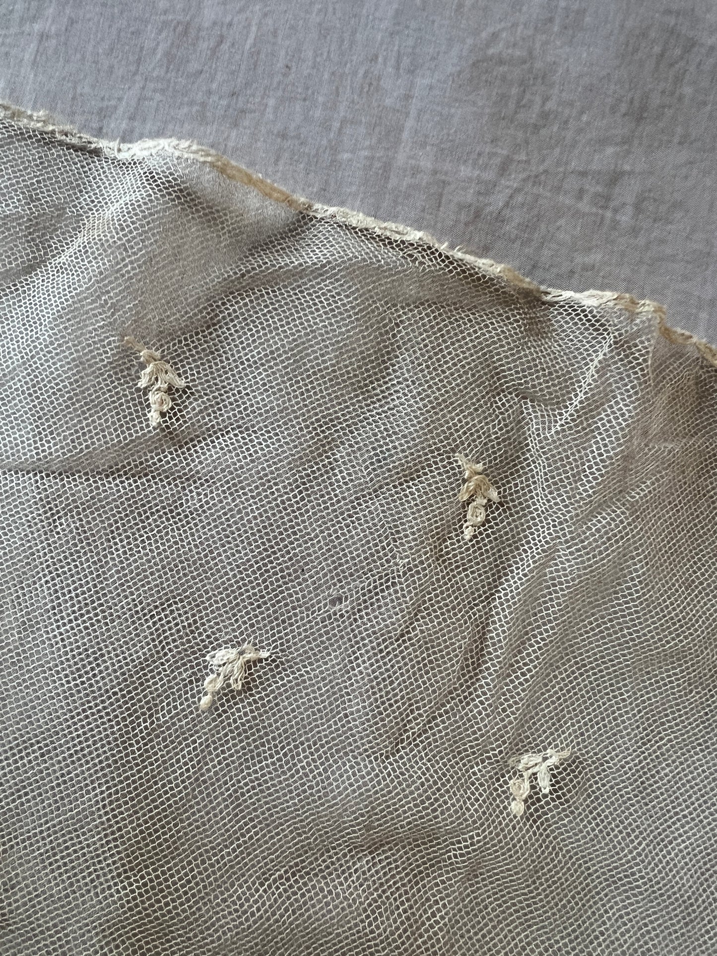 チュール刺繍レース