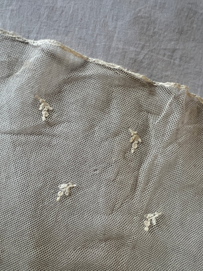 チュール刺繍レース