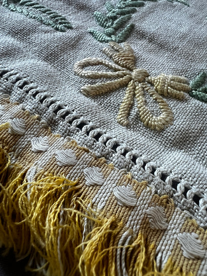 ★刺繍飾り布(蜂)