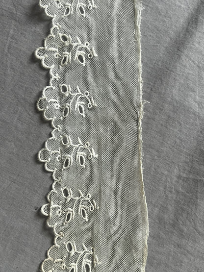 チュール刺繍レース