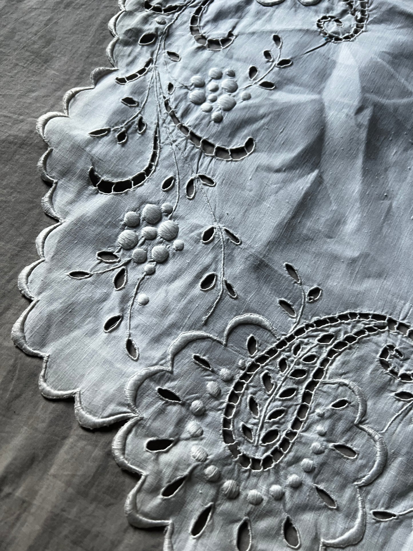 ★カットワーク楕円形クロス