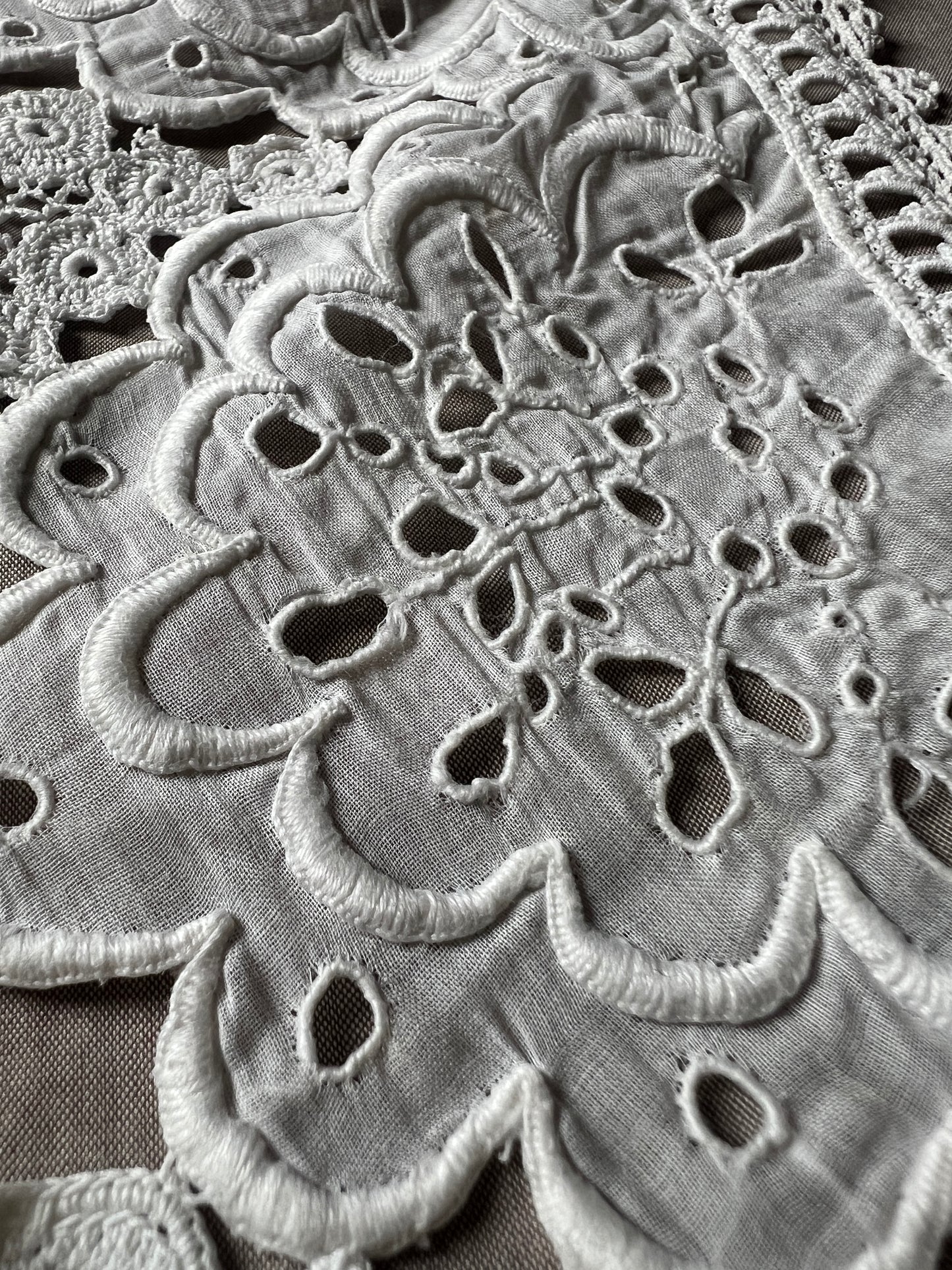 レースと刺繍の飾り襟