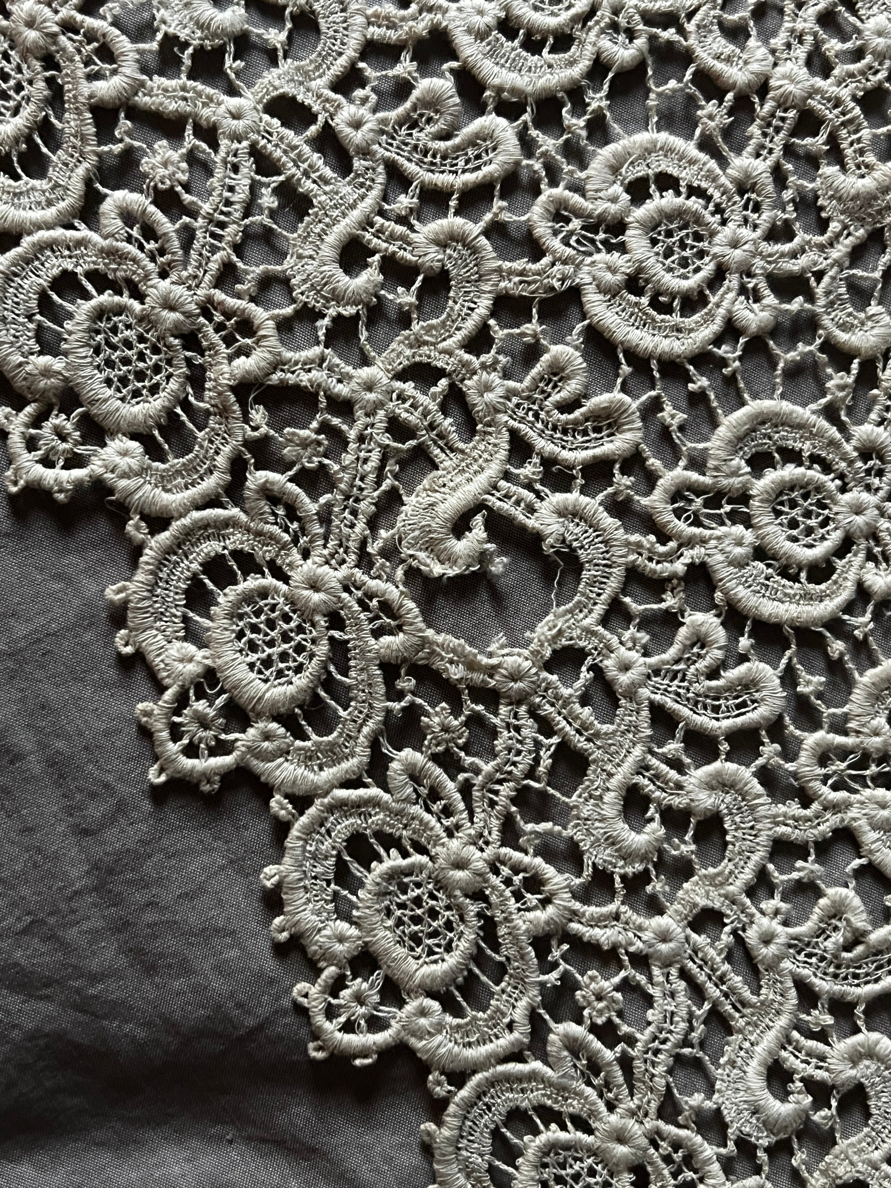 フランス　アンティーク　レース ギピュールレース(ダメージ) – France Antique 銀色アンティーク