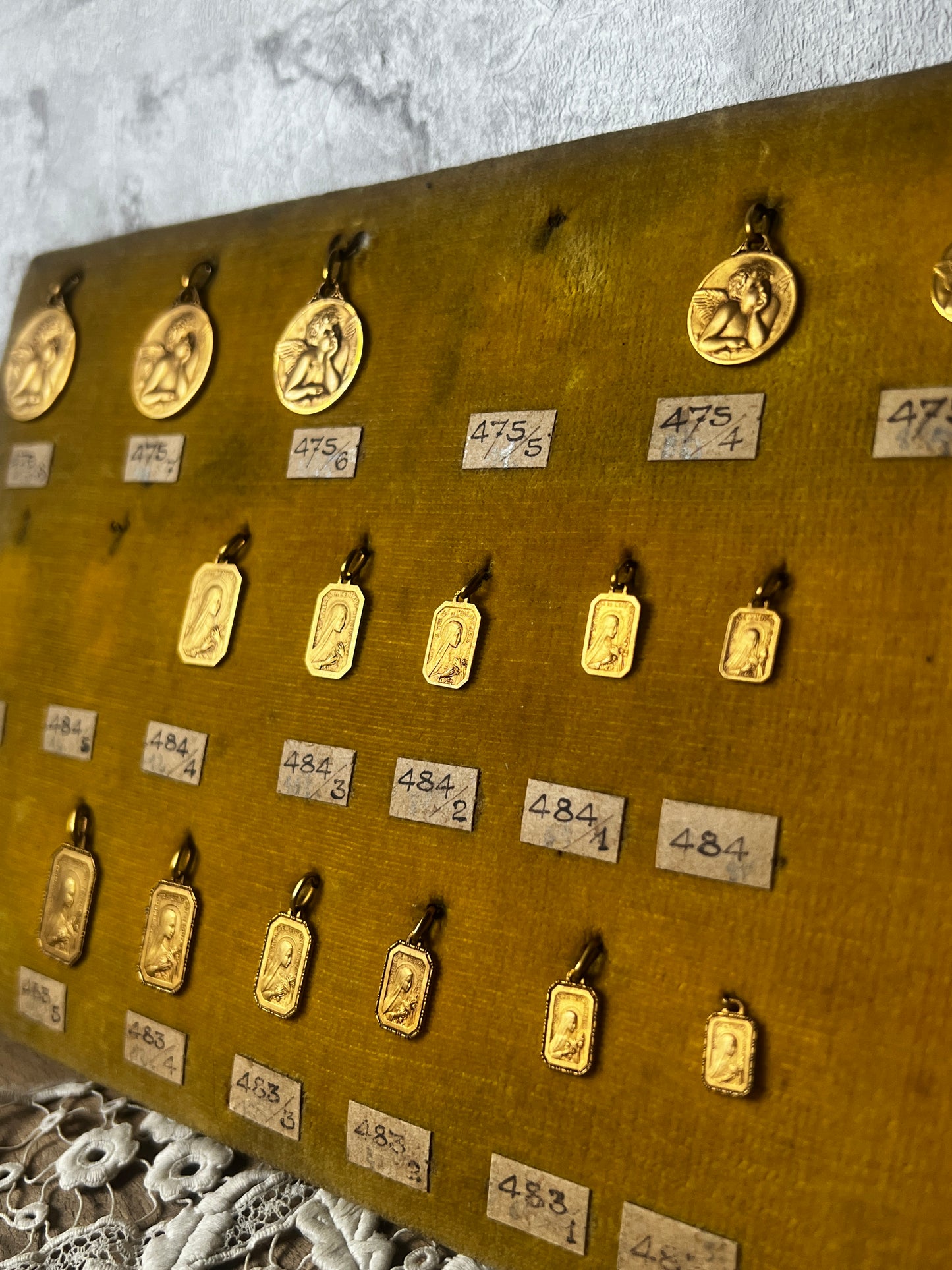 アンティークメダイ見本ボード