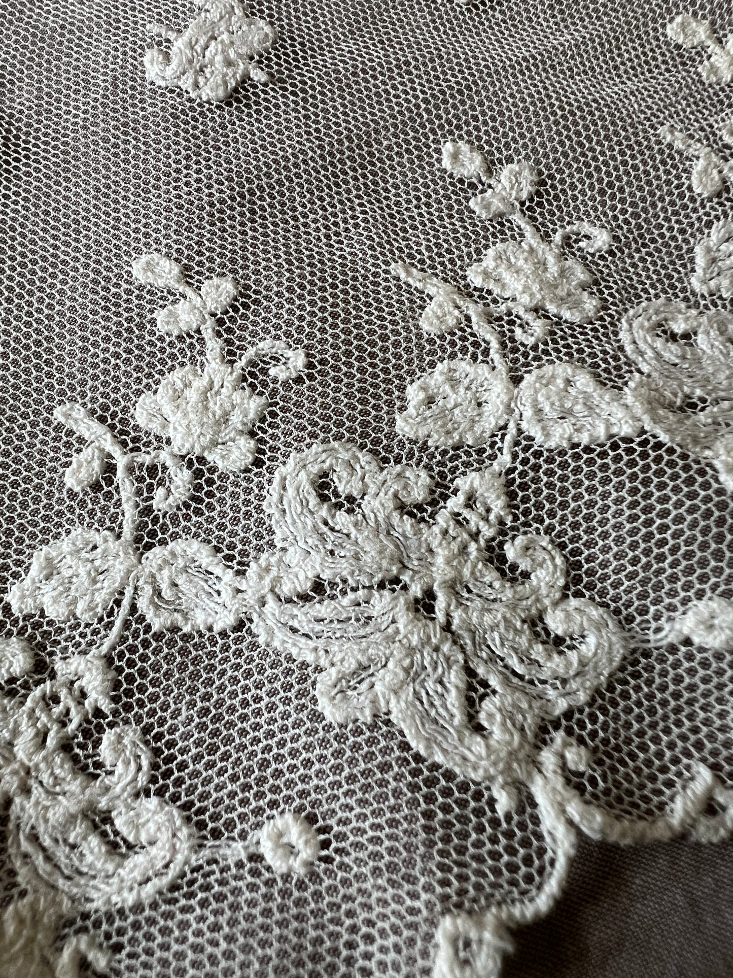チュール刺繍レース端布