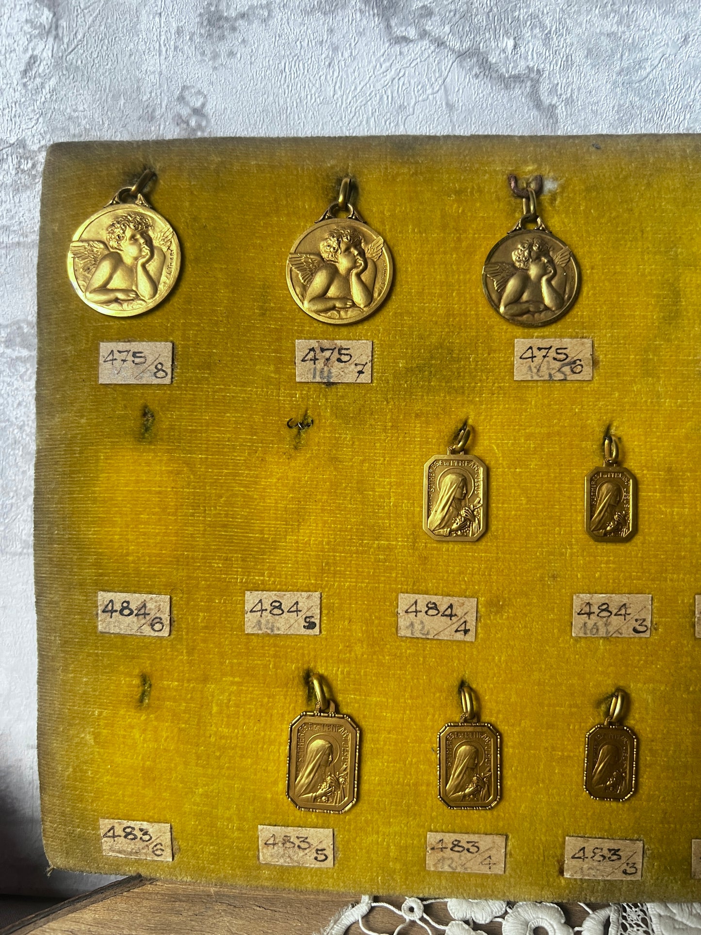 アンティークメダイ見本ボード