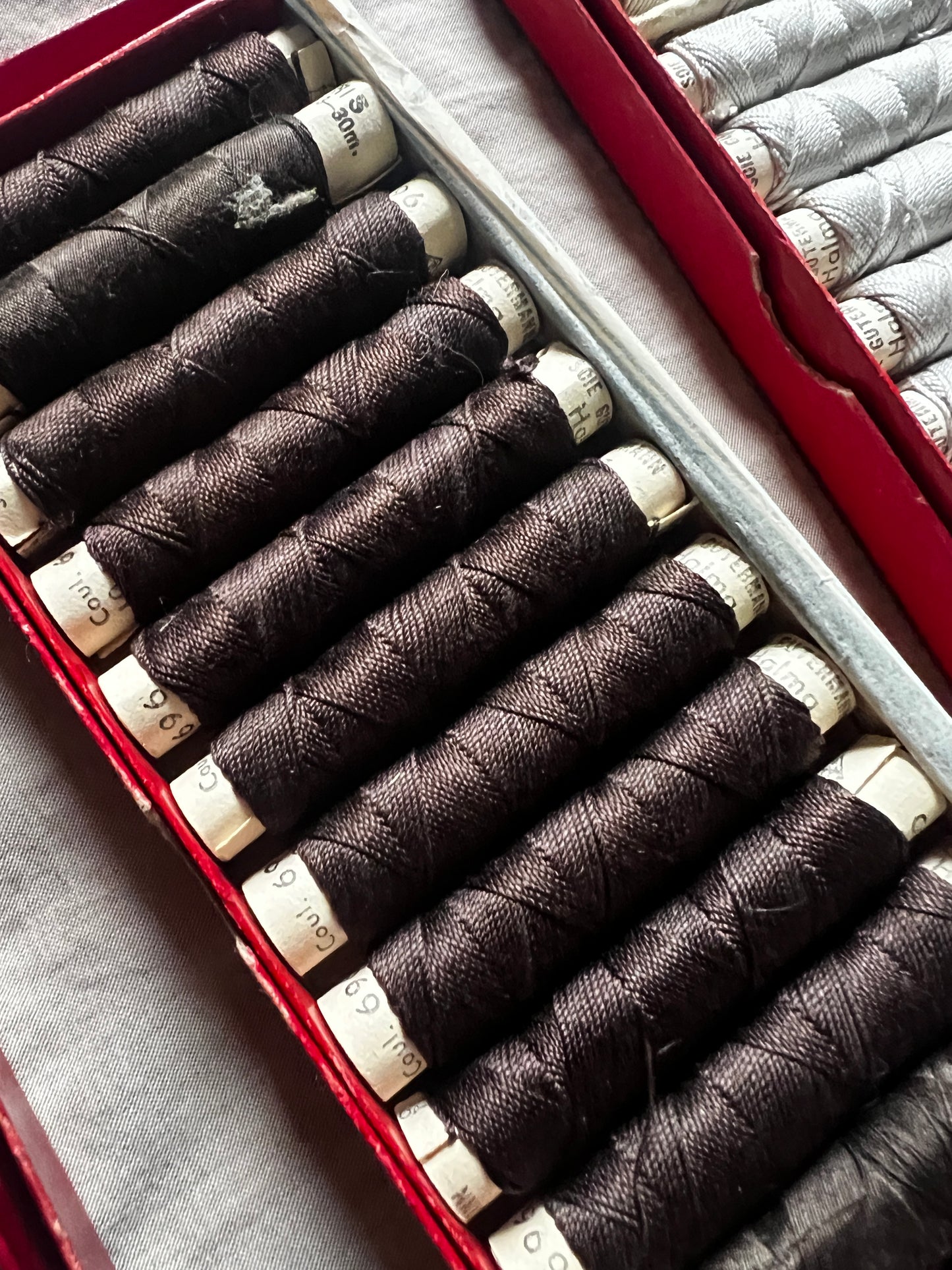 紙箱入り糸セット