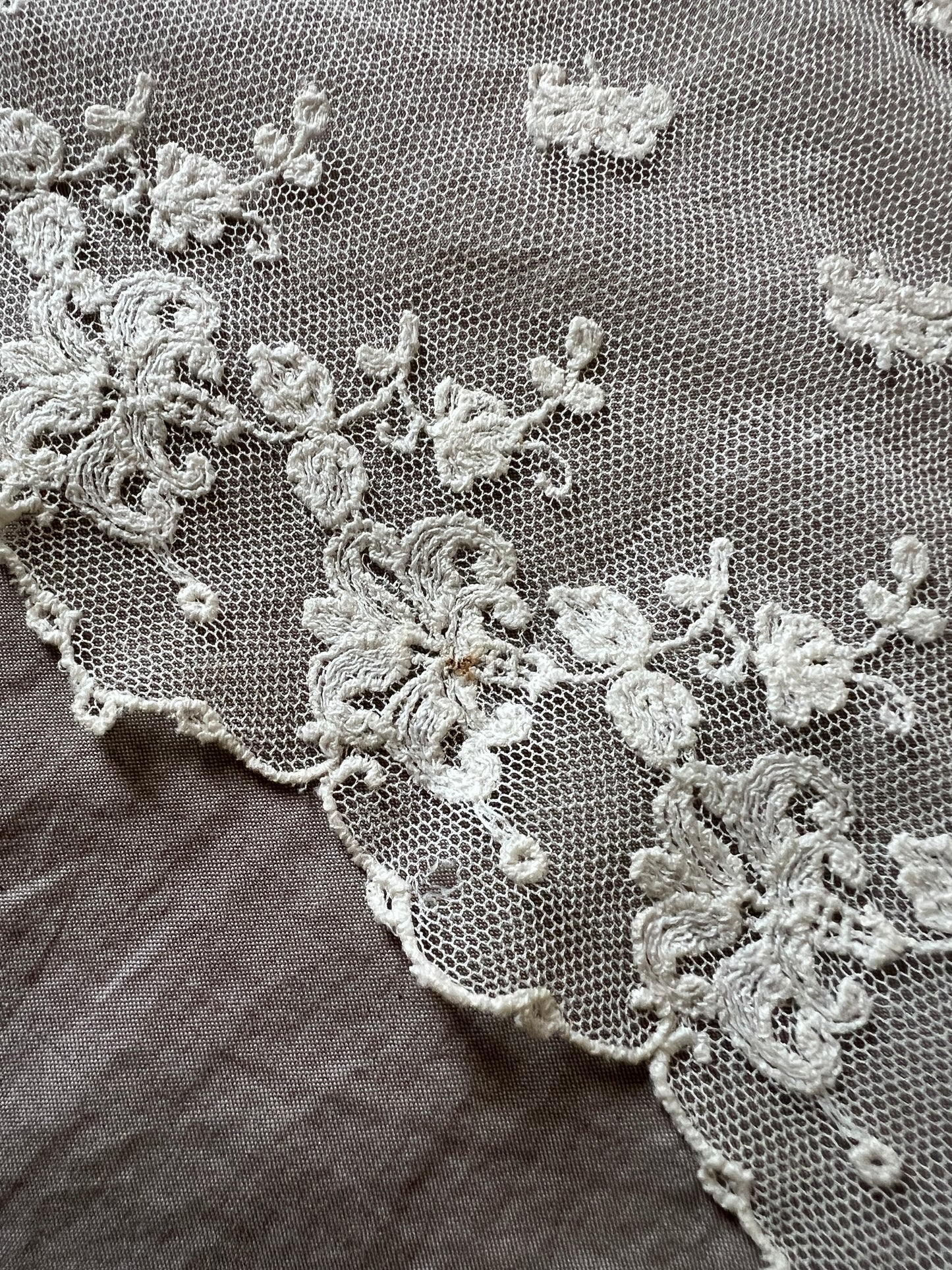 チュール刺繍レース端布