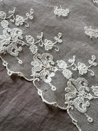 チュール刺繍レース端布