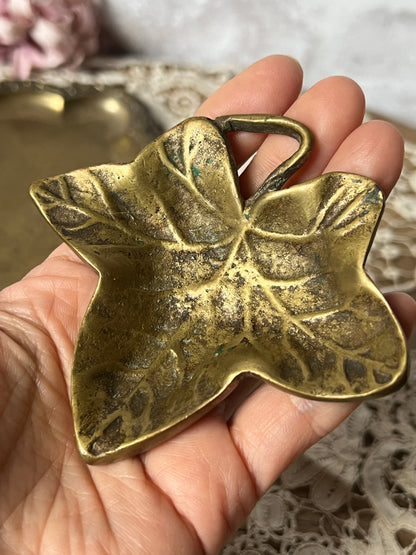 ★真鍮製トレイ（葉っぱ）