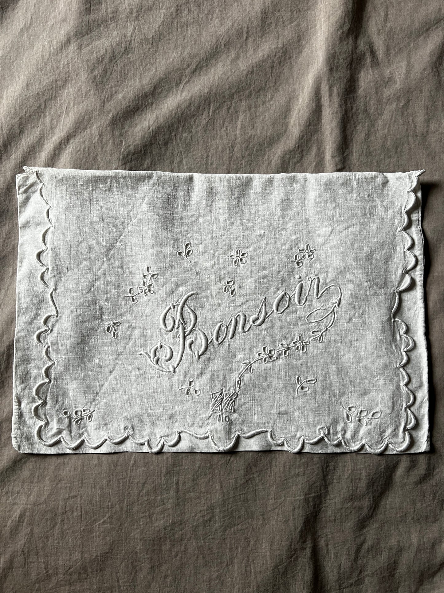 ★刺繍のランジェリーサック(Bonsoir)