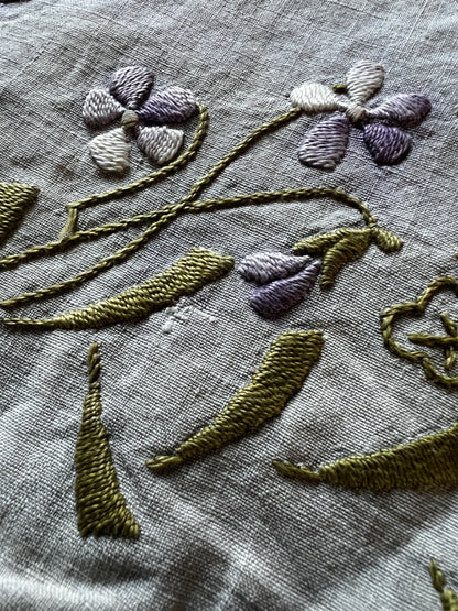 すみれ刺繍のリネンサック