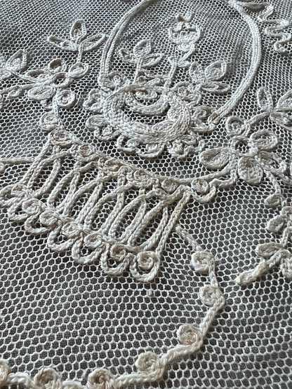 チュール刺繍レースのミニカーテン