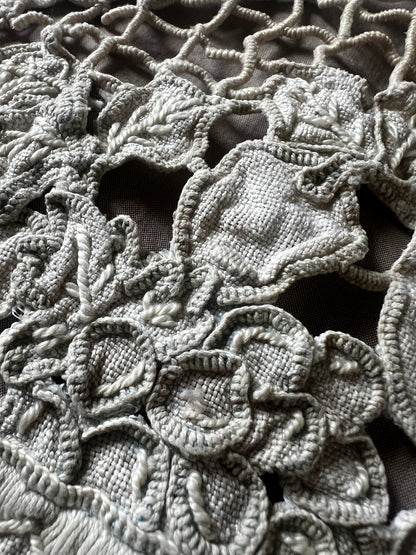 レースと刺繍の飾り布